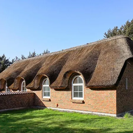 Holiday home Three-bedroom In 1 *