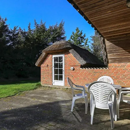 Three-bedroom In 1 Lokken